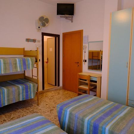 Hotel Chiara Rimini Exteriör bild