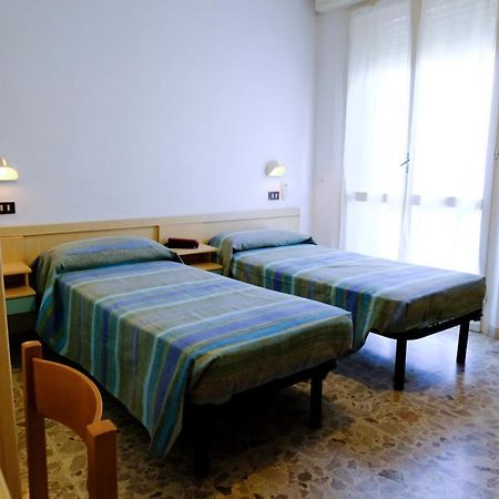 Hotel Chiara Rimini Exteriör bild