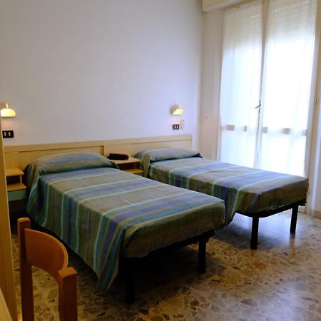 Hotel Chiara Rimini Exteriör bild