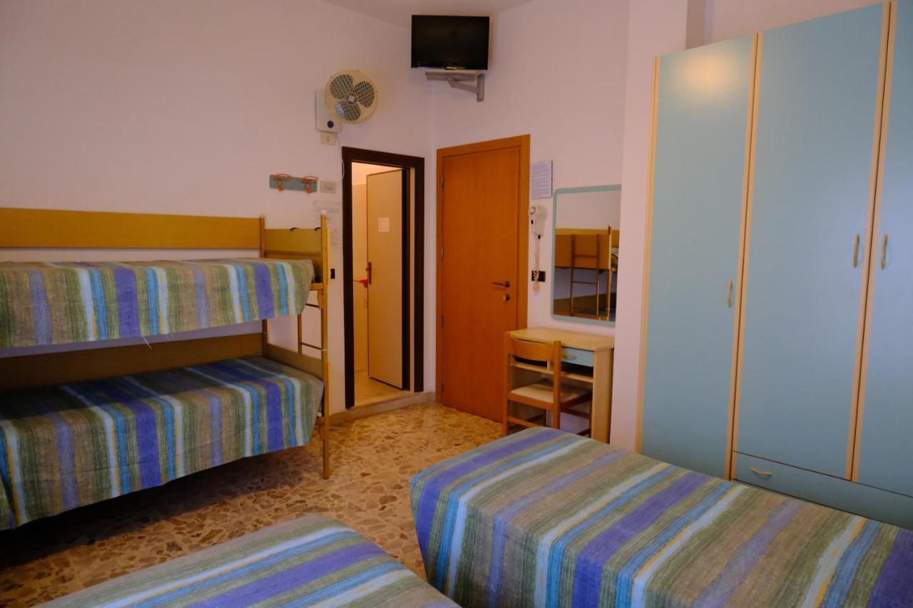 Hotel Chiara Rimini Exteriör bild
