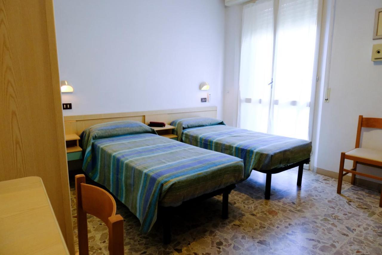 Hotel Chiara Rimini Exteriör bild