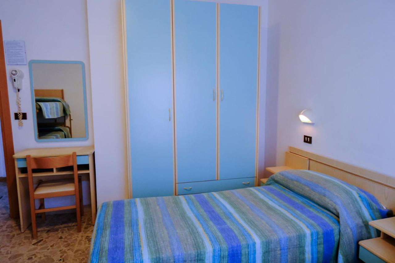 Hotel Chiara Rimini Exteriör bild