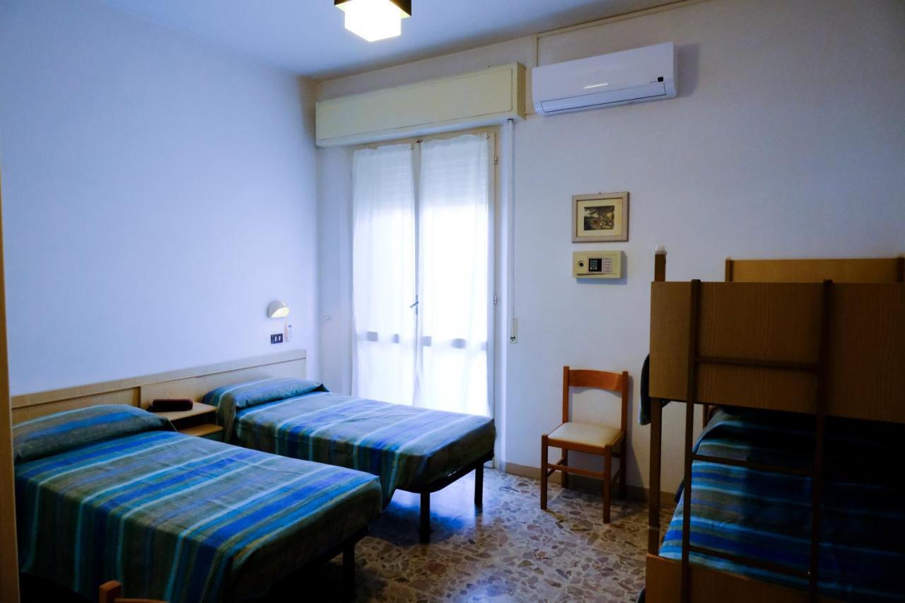 Hotel Chiara Rimini Exteriör bild